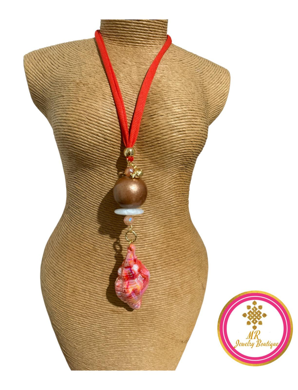 Collar ajustable con dije caracol marmoleado