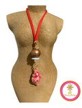 Collar ajustable con dije caracol marmoleado